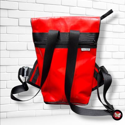 **HOY** Mochila de materiales reciclados OPPOSITE color Rojo Talla GRANDE
