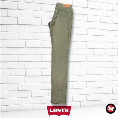 **HOY** Pantalón 710 SUPER SKINNY LEVI’S color Verde militar Talla XS (W24)