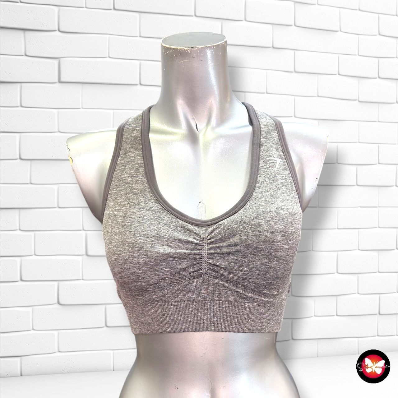 **HOY** Top deportivo GYMSHARK color Gris Talla M