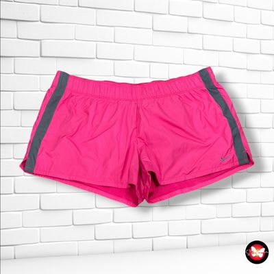 **HOY** Short deportivo NIKE color Magenta Talla L