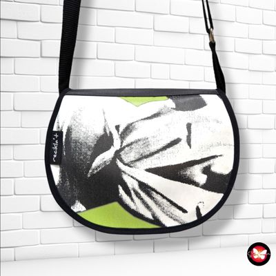 **HOY** Bolso bandolera de materiales reciclados RECIKLA’T color Verde, blanco y negro Talla PEQUEÑO