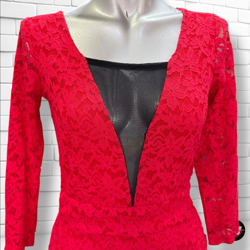 **HOY** Vestido midi de encaje  color Rojo y negro Talla S