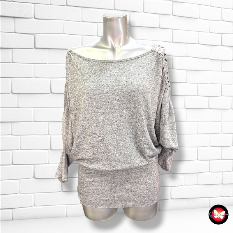 **HOY** Jersey corte mariposa con brillo  color Gris Talla ÚNICA