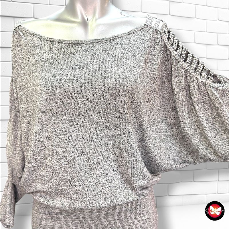 **HOY** Jersey corte mariposa con brillo  color Gris Talla ÚNICA