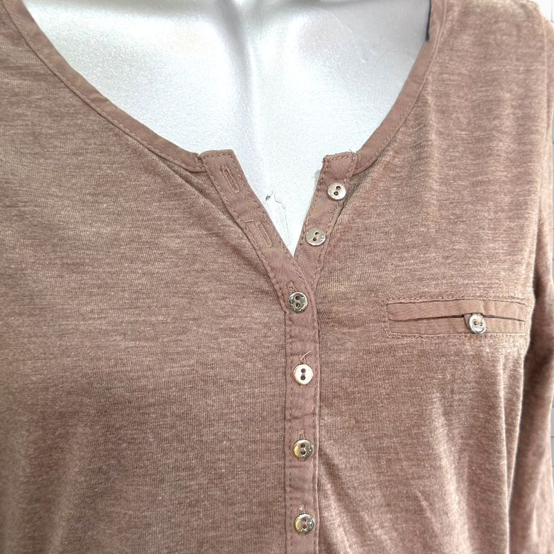**HOY** Camiseta de manga larga con botóncitos JANINA color Habano Talla 38