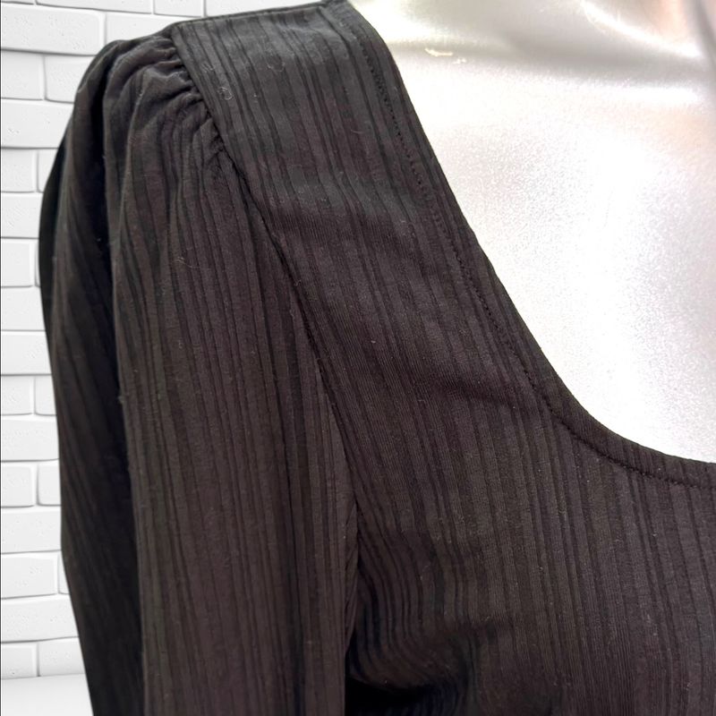 **HOY** Camiseta de mangas abullonadas AWARE color Negro Talla M