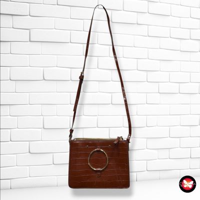 **HOY** Bolso bandolera efecto cocodrilo MANGO color Marrón Talla PEQUEÑO