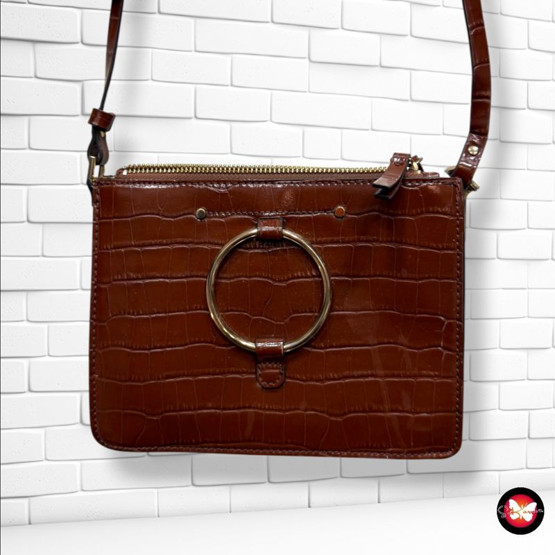**HOY** Bolso bandolera efecto cocodrilo MANGO color Marrón Talla PEQUEÑO