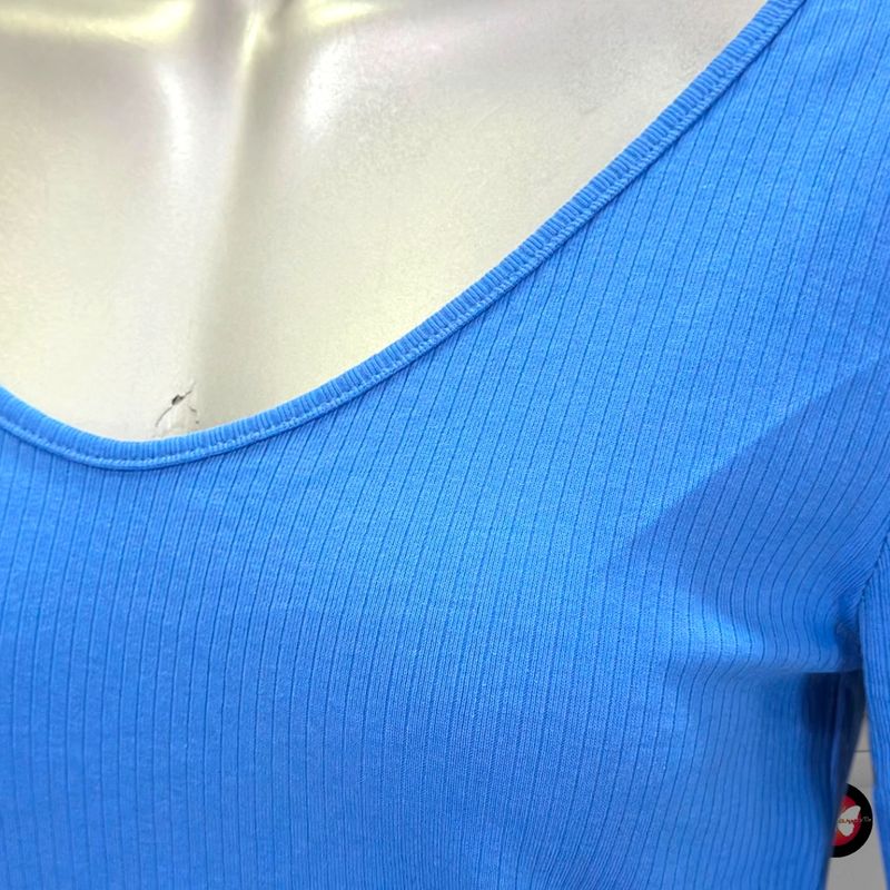 **HOY** Camiseta cropped canalé SINSAY color Azul Talla S