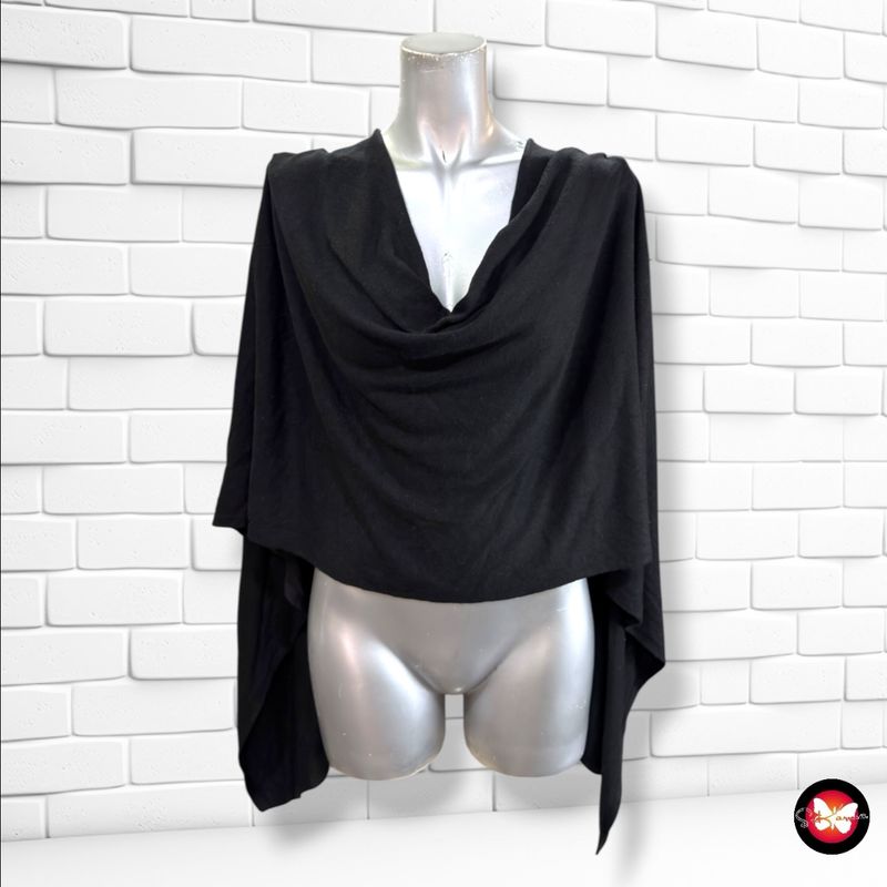 **HOY** Capa tipo poncho FLAME color Negro Talla ÚNICA