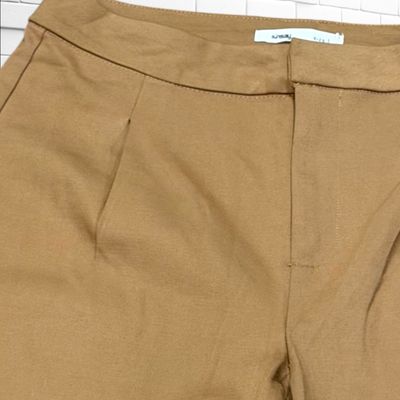 **HOY** Pantalón de vestir SINSAY color Camel Talla L