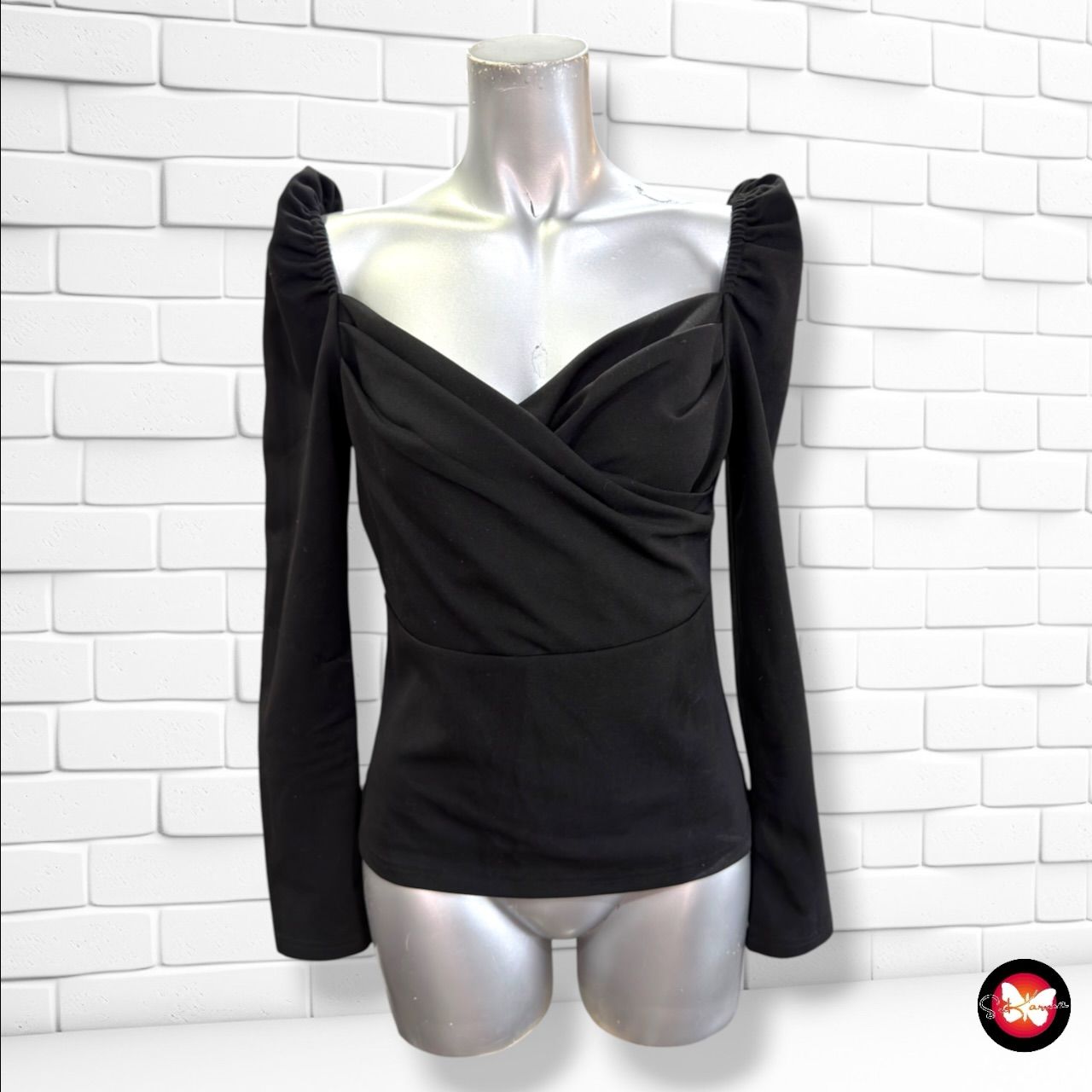 **HOY** Blusa escote barco con mangas abullonadas SHEIN color Negro Talla M