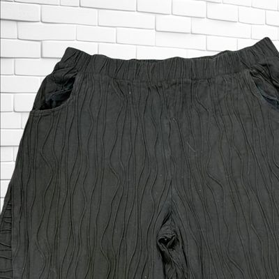 **HOY** Pantalón elástico con relieve ELSEWHERE color Negro Talla XL