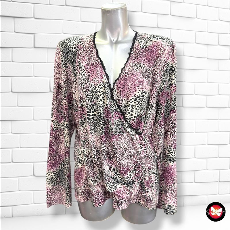 **HOY** Camiseta de manga larga escote cruzado  color Violeta, blanco y negro Talla XL