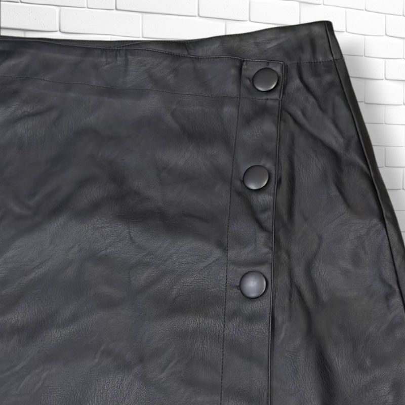 **HOY** Falda de piel sintética COLLOSEUM color Negro Talla M