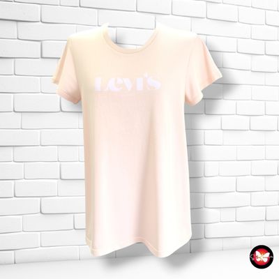 **HOY** Camiseta LEVI’S color Nude Talla L **HOY** Camiseta LEVI’S color Nude Talla L