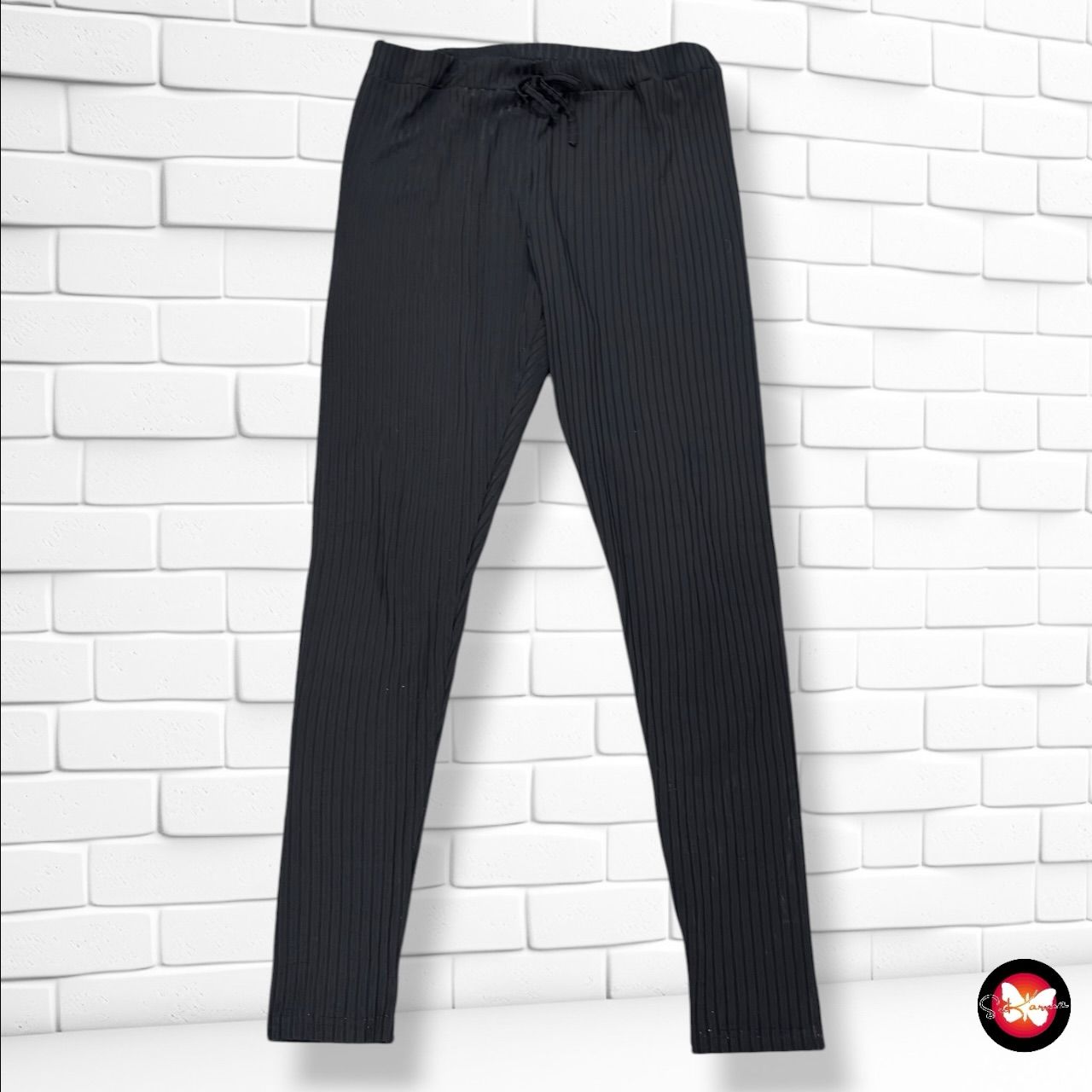 **HOY** Pantalón canalé   color Negro Talla L