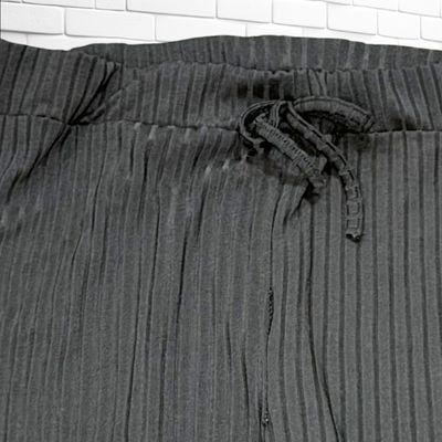 **HOY** Pantalón canalé   color Negro Talla L