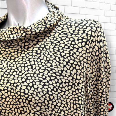 **HOY** Camiseta de manga larga y cuello alto  color Negro y beige Talla 4XL