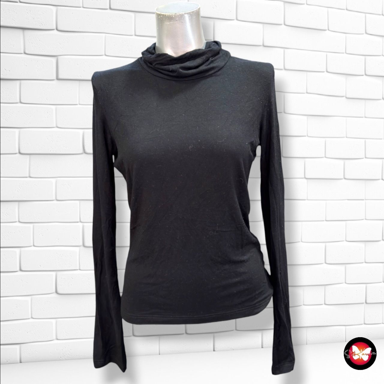 **HOY** Camiseta de manga larga y cuello alto  color Negro Talla M