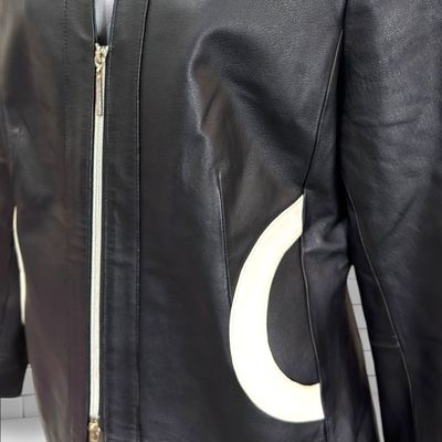 **HOY** Cazadora de piel  color Negro y blanco Talla 42