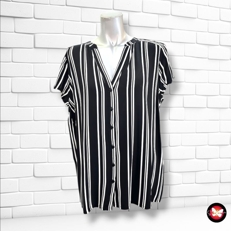 **HOY** Camisa de manga corta de rayitas BODYFLIRT color Negro y blanco Talla 46