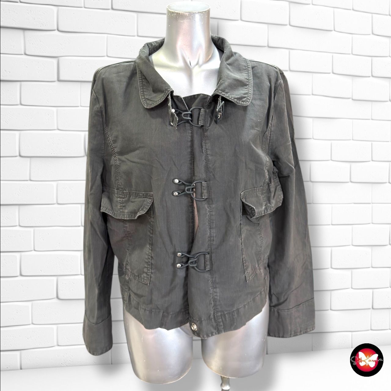 **HOY** Cazadora ARMANI JEANS color Gris Talla 44 (pequeña)