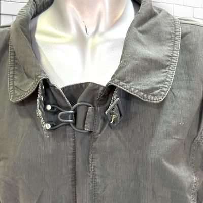 **HOY** Cazadora ARMANI JEANS color Gris Talla 44 (pequeña)