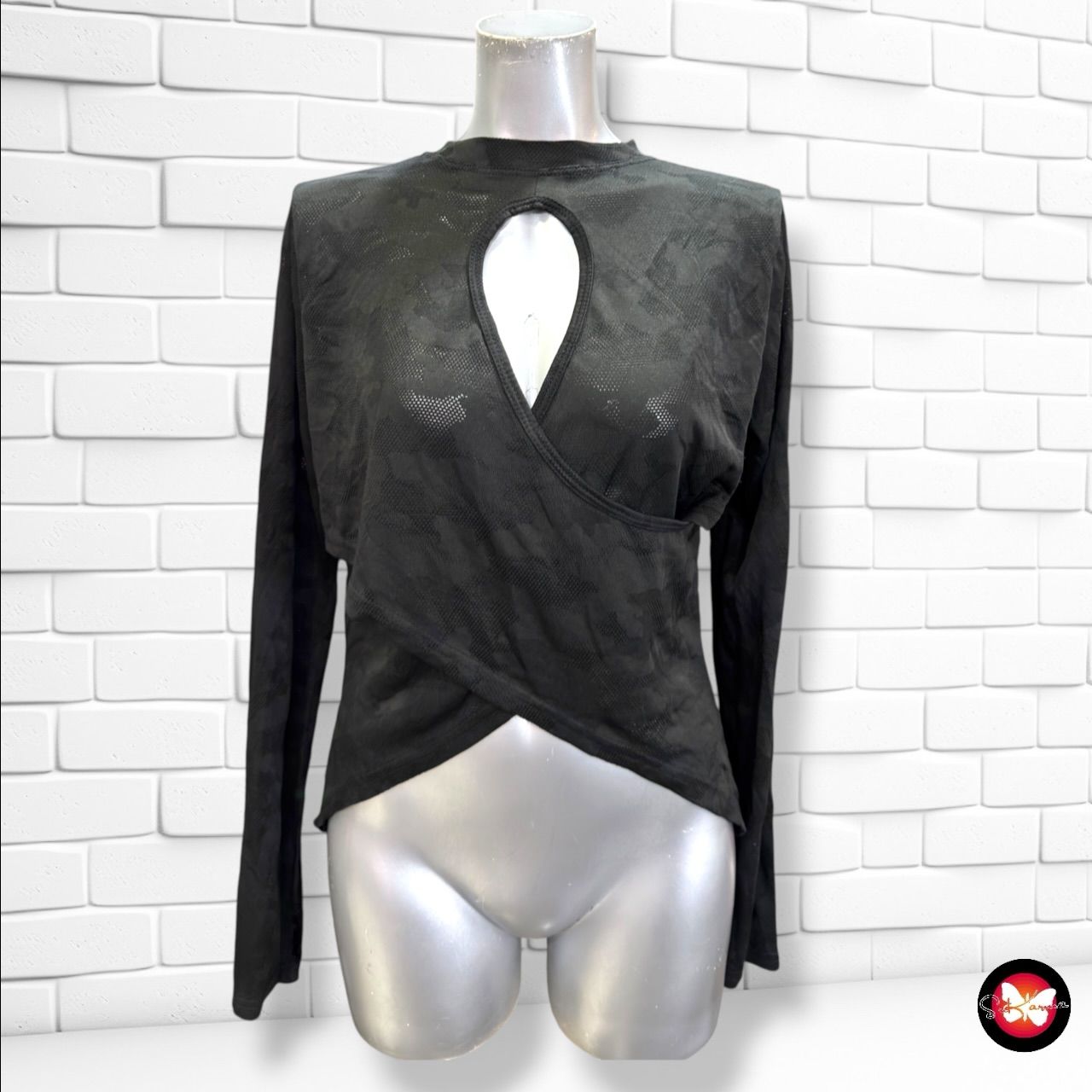 **HOY** Blusa de manga larga escote cruzado SHEIN color Negro Talla S