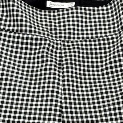 **HOY** Pantalón de vestir de cuadrito vichy STRADIVARIUS color Negro y blanco Talla 36