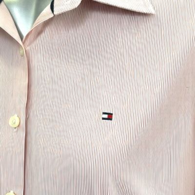 **HOY** Camisa de manga larga de rayitas TOMMY HILFIGER color Rosa Talla 36 (6USA)