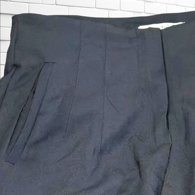**HOY** Pantalón de vestir  color Negro Talla L (pequeña)