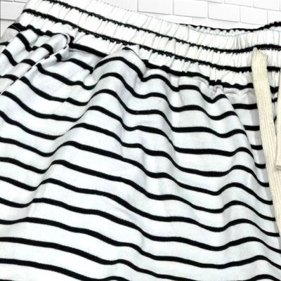 **HOY** Pantalón de chándal SHEIN CURVE color Blanco y negro Talla 3XL
