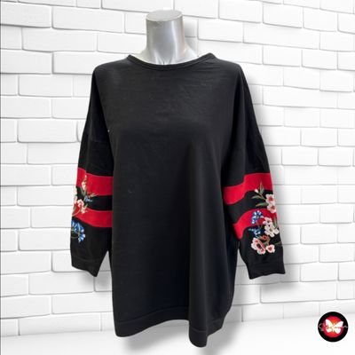 **HOY** Sudadera con bordados  color Negro y rojo Talla XL