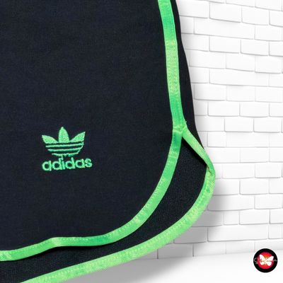 **HOY** Short de chándal color Negro y verde Talla M