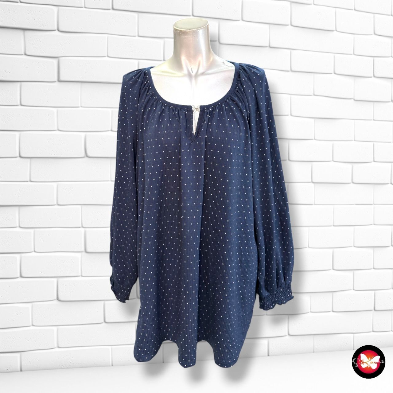 **HOY** Blusa de lunarcitos GINA BENOTTI color Azul marino y blanco Talla 52/54