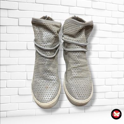 **HOY** Zapatillas de ante caladitas con cuña JENNY FAIRY color Gris Talla Calzado 40