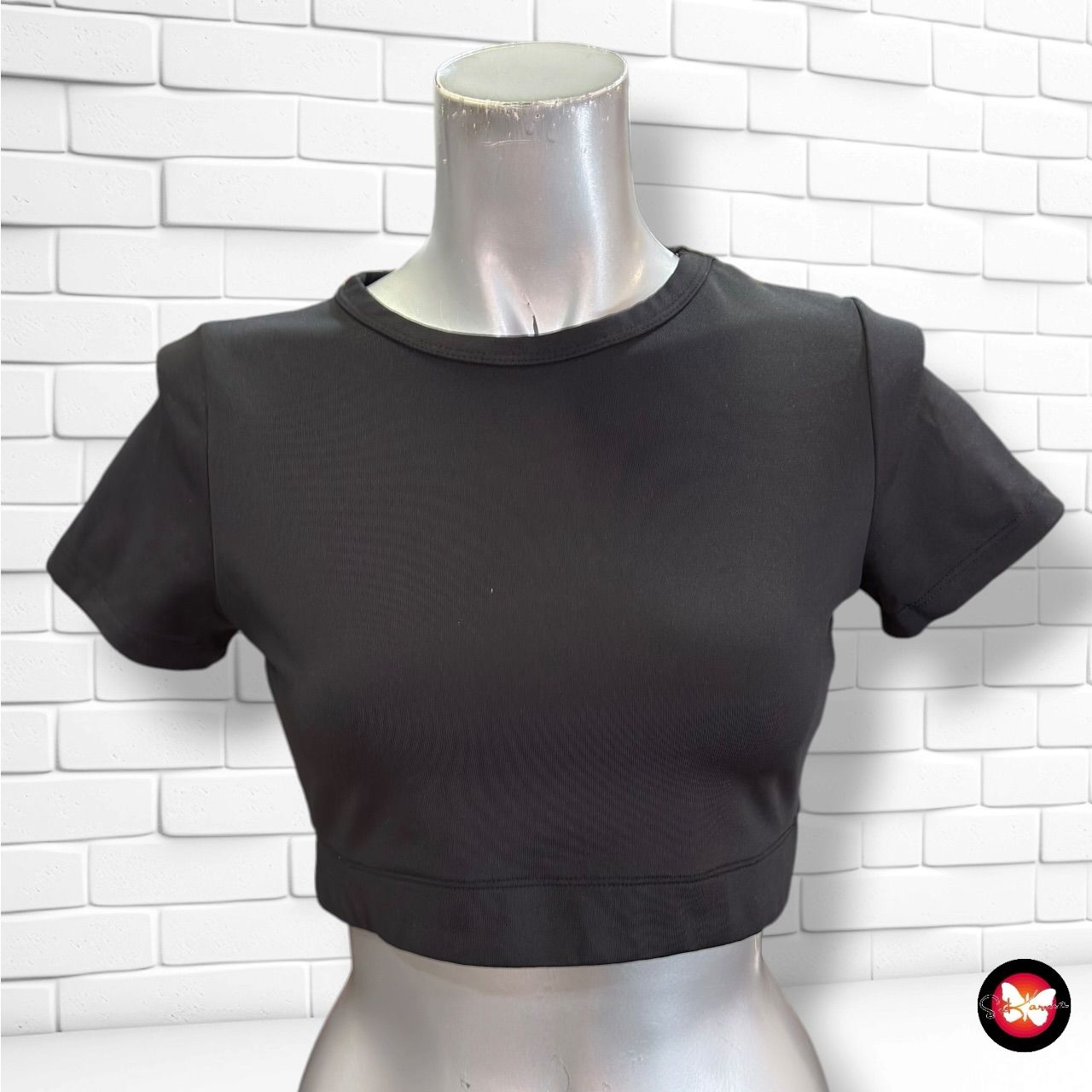 Camiseta deportiva cropped TRENDYOL color Negro Talla M