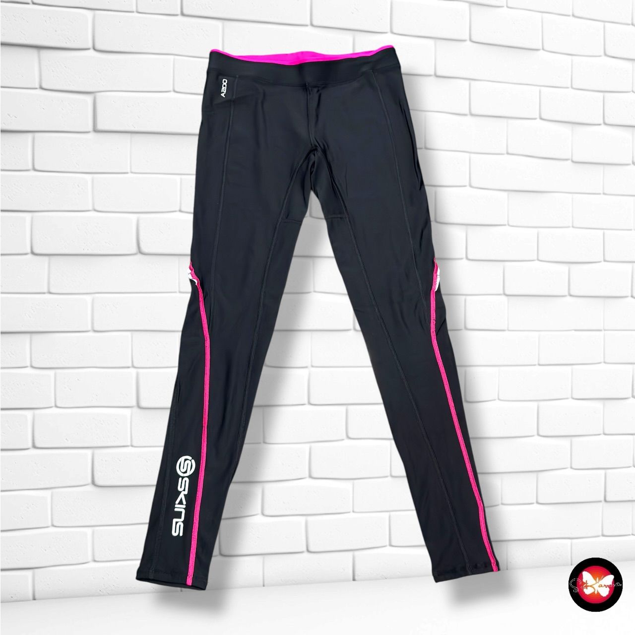 **HOY** Mallas deportivas SKINS color Negro y magenta Talla M (pequeña)