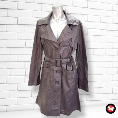 **HOY** Gabardina engomada LIV color Uva Talla 40