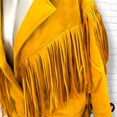 **HOY** Chaqueta de antelina con flecos BERSHKA color Mostaza Talla S