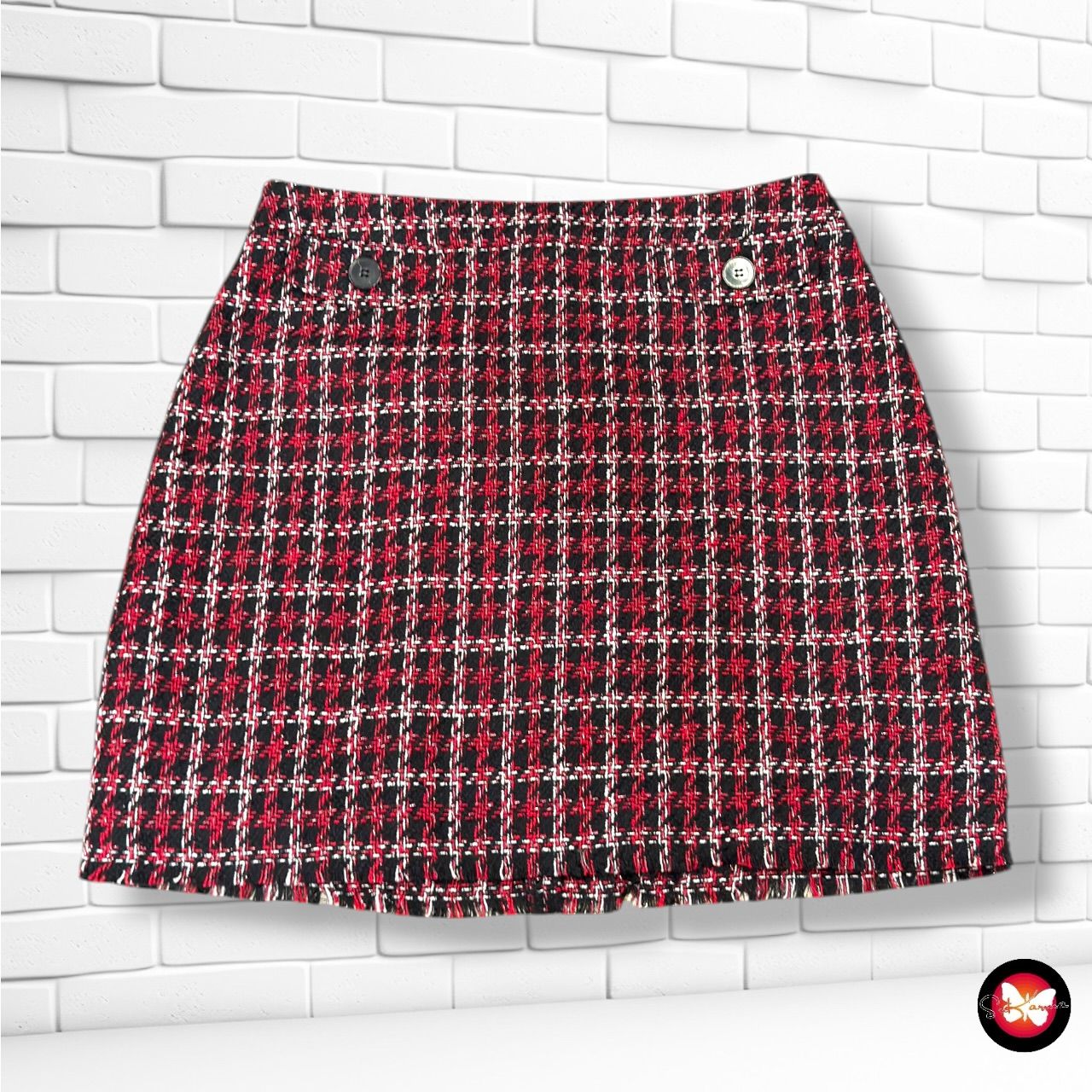 **HOY** Falda tweed S.OLIVER color Negro, rojo y blanco Talla 40