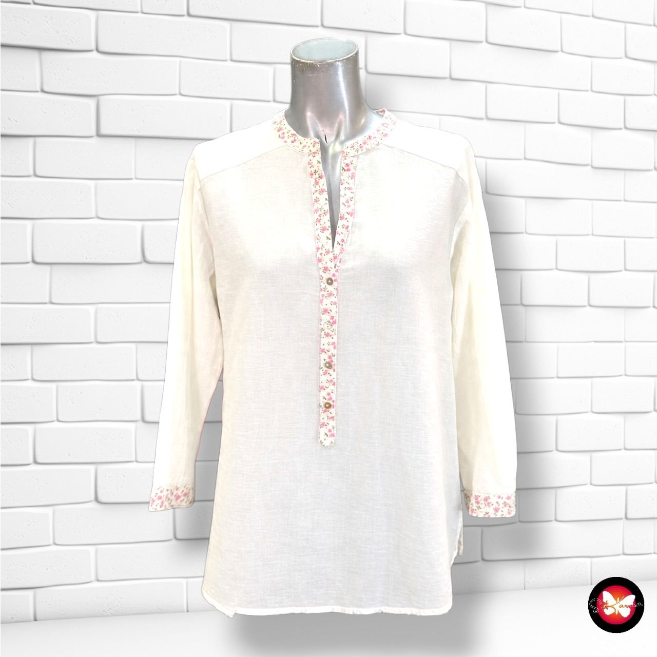 **HOY** Blusa de media manga con florecitas WANDA color Hueso Talla XL (pequeña)