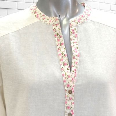 **HOY** Blusa de media manga con florecitas WANDA color Hueso Talla XL (pequeña)