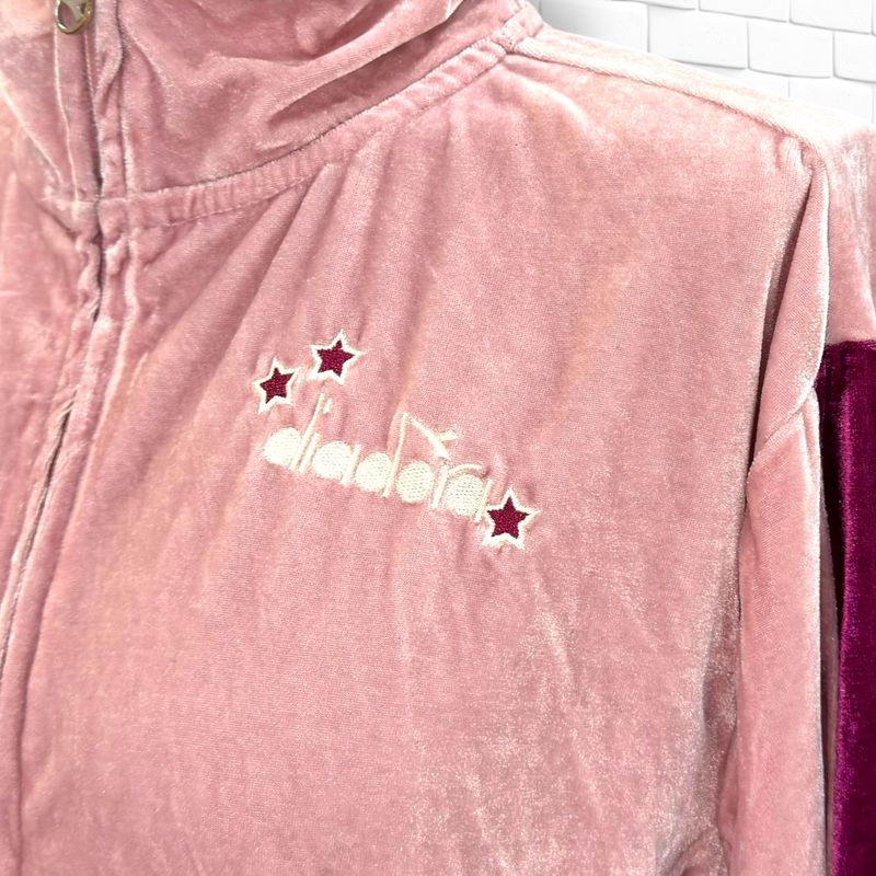 Chaqueta sudadera vintage de terciopelo DIADORA color Rosa y morado Talla XL (pequeña)