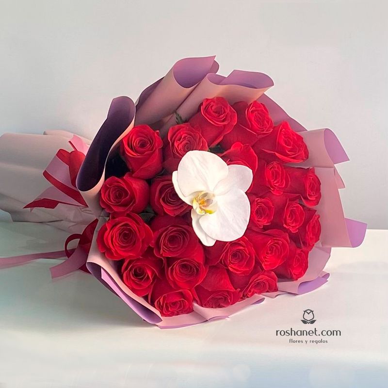 Ramo rosas y orquídea