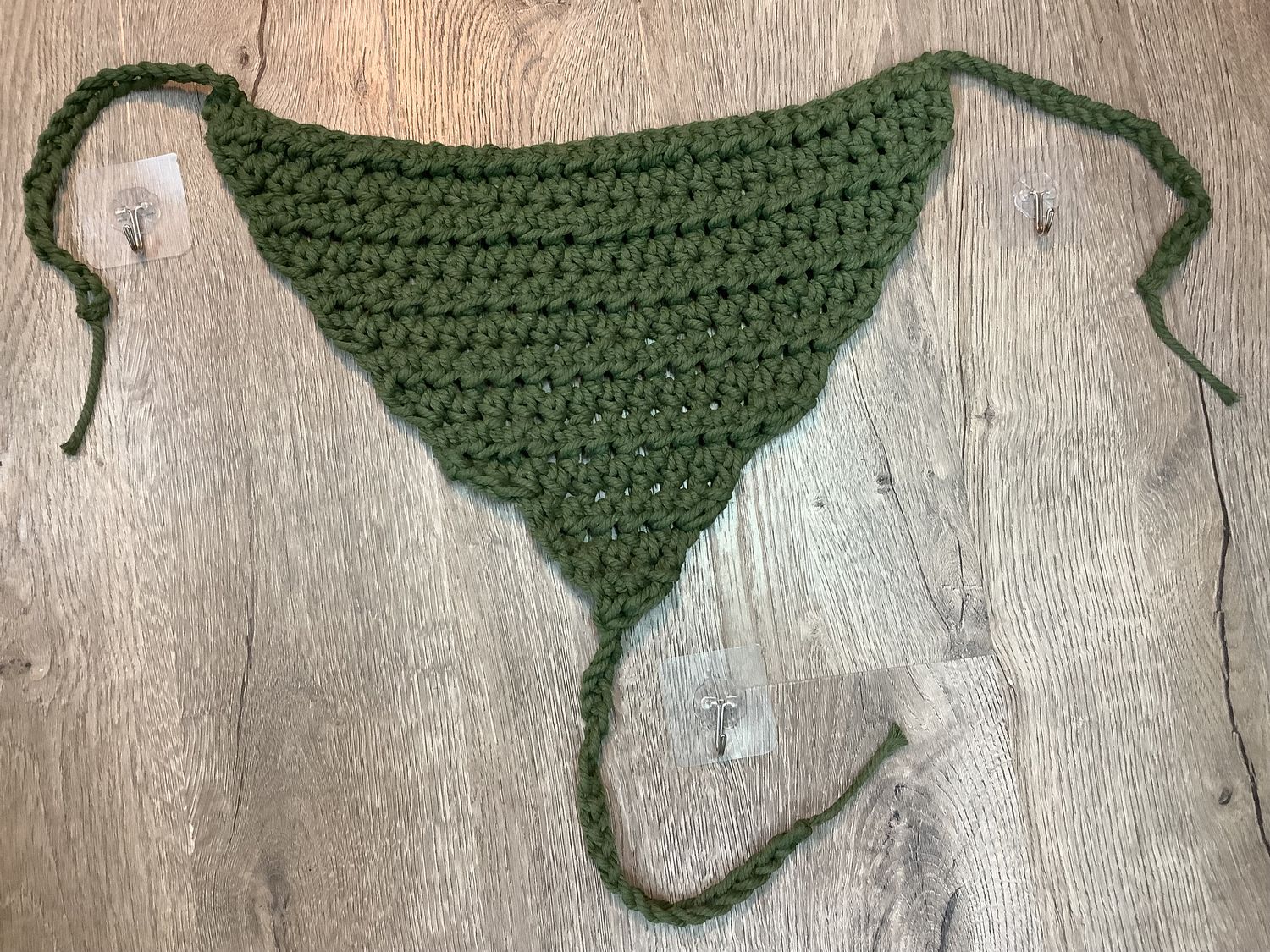 Triangular corner hammock for reptiles