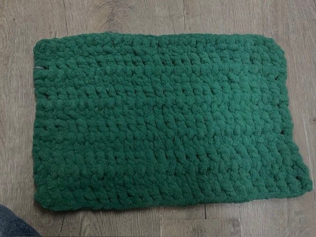 Comforter/ caterpillar bed for dogs and cats