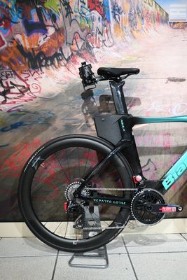 Bianchi Aquila RC | SRAM Force eTap AXS E1