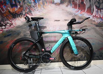 Bianchi Aquila RC | SRAM Force eTap AXS E1
